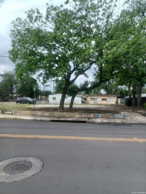 1537 Saltillo St, San Antonio, TX, 78207-6841 | Card Image