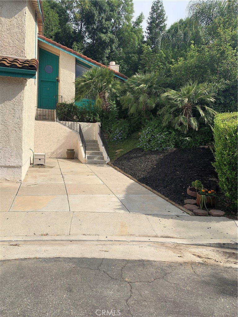 Residential Lease in Woodland Hills