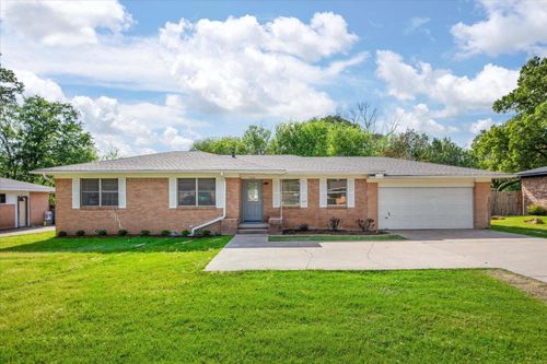 2205 Pine Tree Rd, Longview, TX, 75604-1627 | Card Image