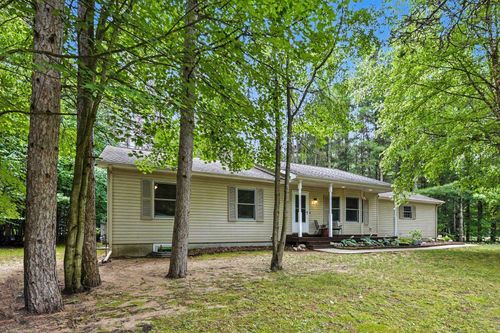 9307 Evergreen Dr, Traverse City, MI, 49684-7822 | Card Image