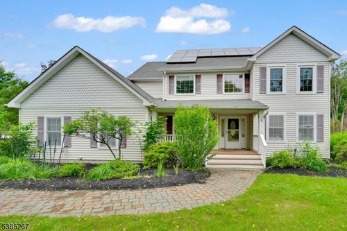 8 Dahn Dr, Sparta, NJ, 07871-3457 | Card Image