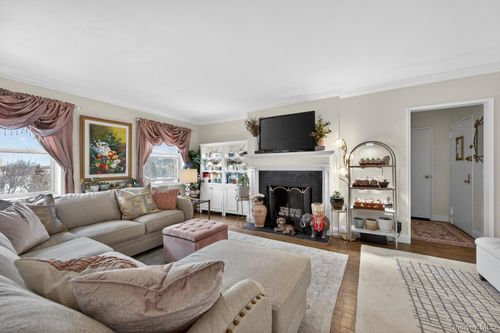 apt-2b-360 Stewart Ave, Garden City, NY, 11530-4500 | Card Image