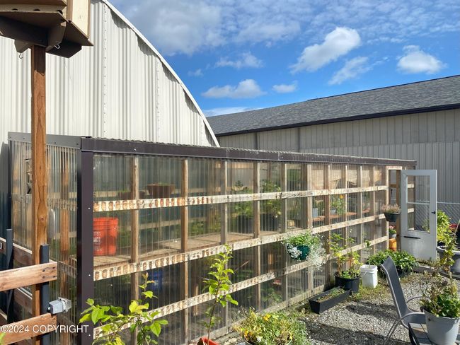 Greenhouse exterior position 2 | Image 80