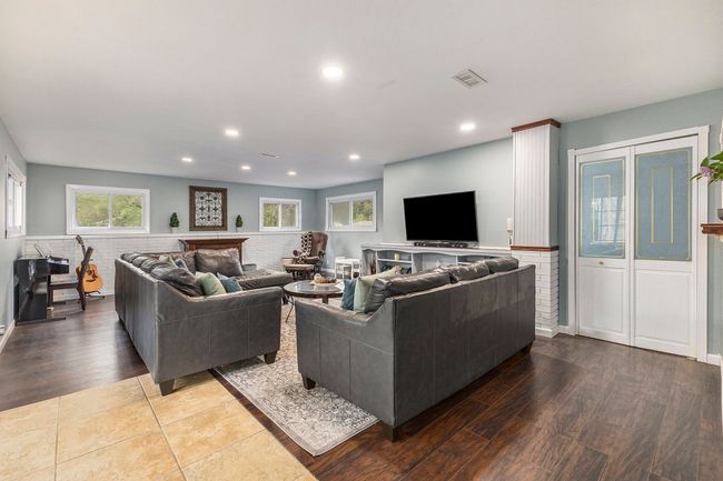 Family Room | Image 4