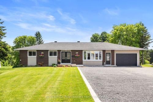 782 Rue Notre Dame, Embrun, ON, K0A1W1 | Card Image