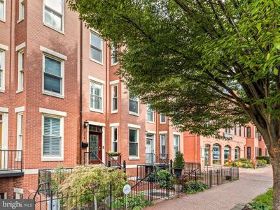 208 D Street Se, Townhouse with 5 bedrooms, 4 bathrooms and null parking in WASHINGTON DC | Image 1