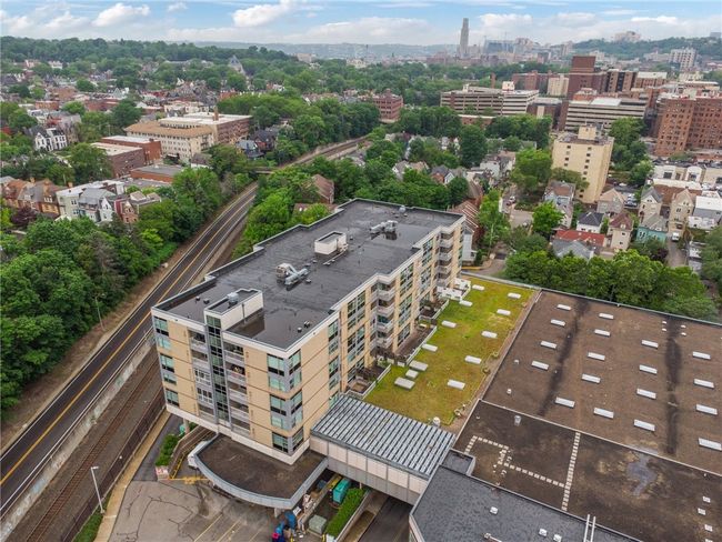 APT-306 - 5570 Centre Ave, Condo with 2 bedrooms, 2 bathrooms and 2 parking in Shadyside PA | Image 38