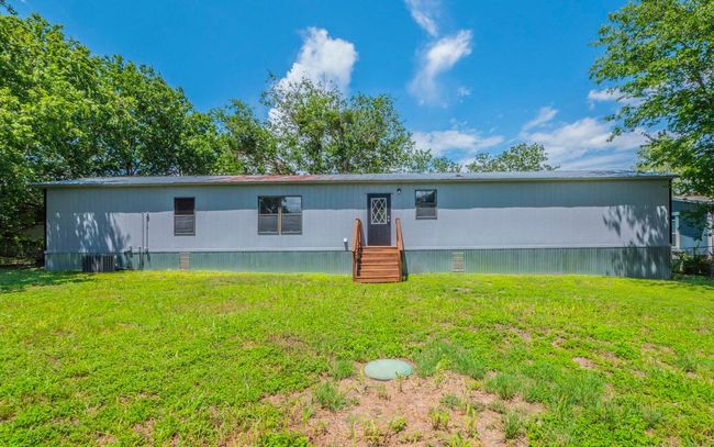 View of front facade featuring entry steps and a front lawn | Image 15