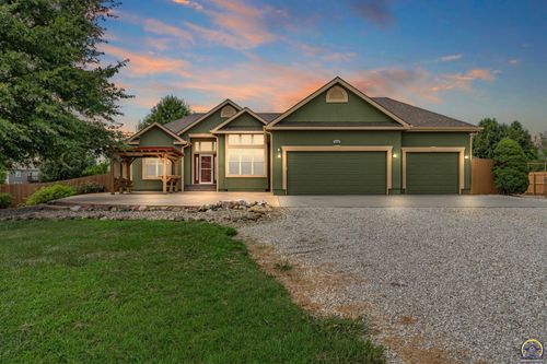 9828 Greenview Dr, Meriden, KS, 66512-8922 | Card Image