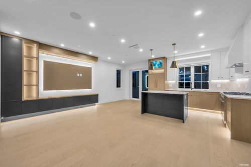 2-5150 Spencer St, Vancouver, BC, V5R4A3 | Card Image