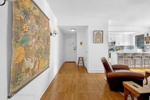 apt-110-1585 Ridge Ave, Evanston, IL, 60201-4152 | Card Image