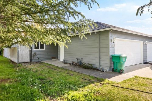 409 Crystal Dr, Eagle Point, OR, 97524-9486 | Card Image