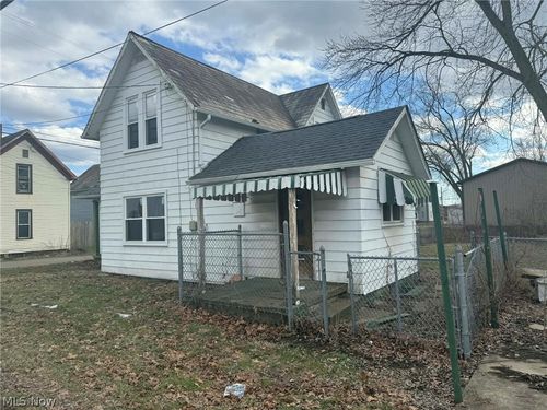 230 2nd Dr Sw, New Philadelphia, OH, 44663-2128 | Card Image