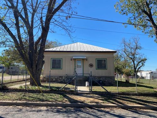 516 Silver Maple St, Fredericksburg, TX, 78624-4072 | Card Image