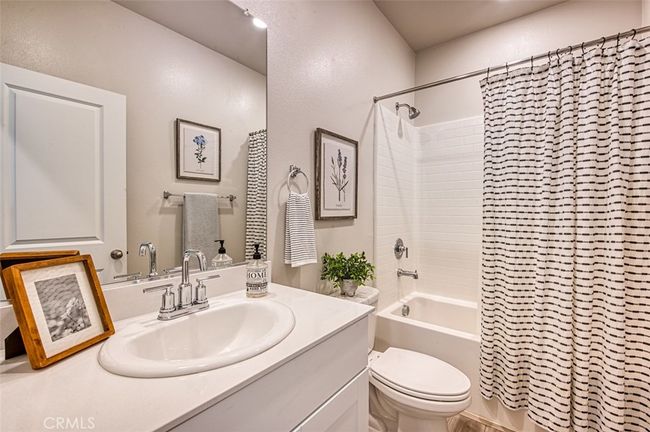 Upstairs hall bathroom with tub/shower combination. | Image 25