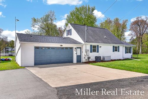 32 B Dr, Hastings, MI, 49058-7737 | Card Image