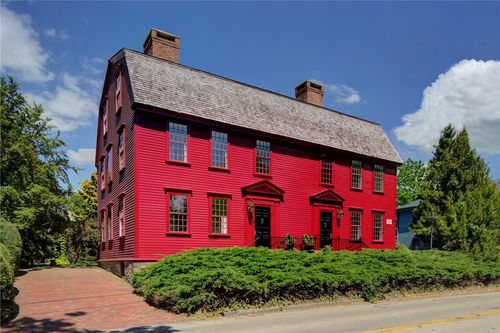 57 Farewell St, Newport, RI, 02840-2575 | Card Image