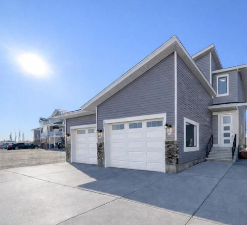 310 Somerside Cres Se, Medicine Hat, AB, T1B0N3 | Card Image
