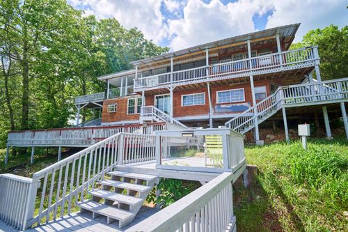 330 Robinhood Ln, Hardy, AR, 72542-9629 | Card Image