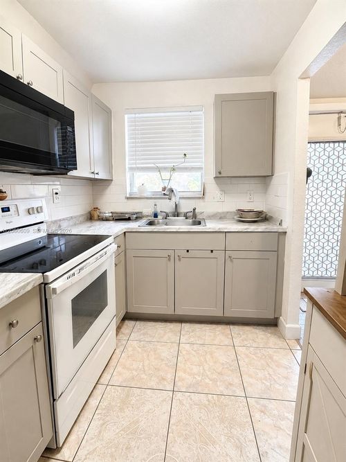 203-8345 Sunrise Lakes Blvd, Sunrise, FL, 33322-1596 | Card Image