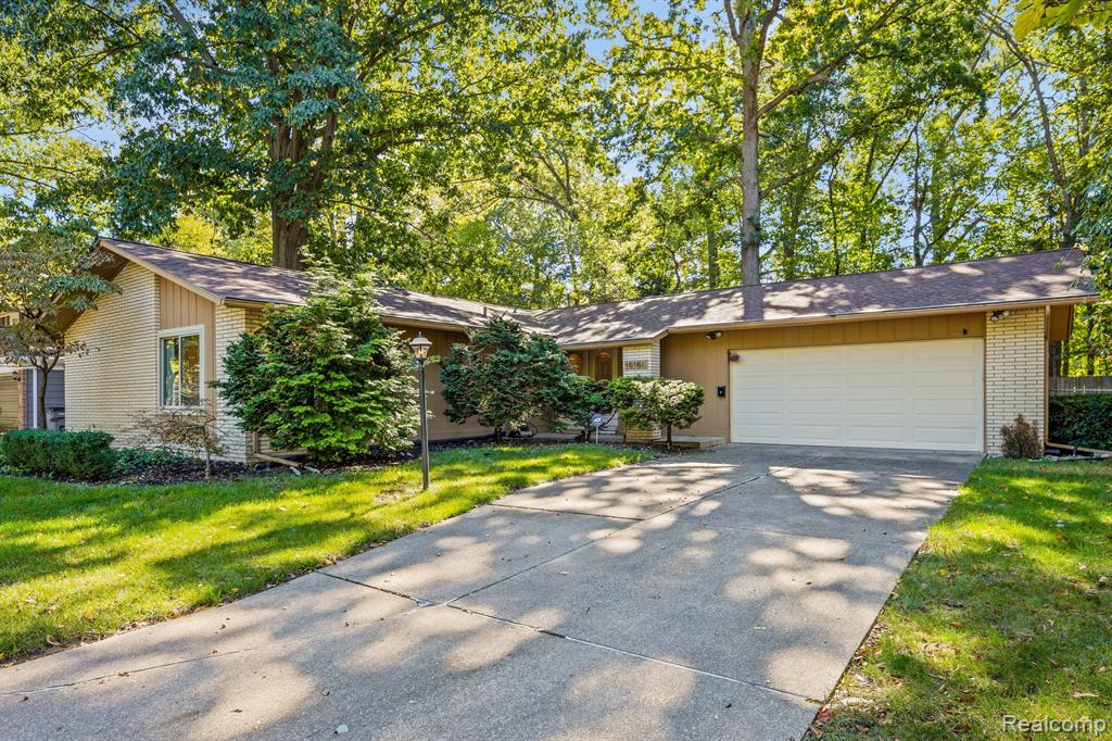 Timberview Dr, Clinton Township, MI 48036 #1