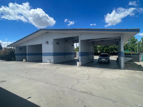 720 N Adams St, Dixon, CA, 95620-2818 | Card Image