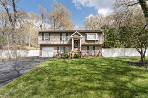 591 Meadow Road, Smithtown, NY, 11754 | Card Image