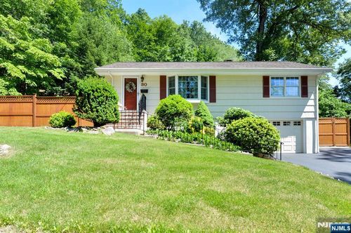 30 Knolls Rd, Bloomingdale, NJ, 07403-1548 | Card Image