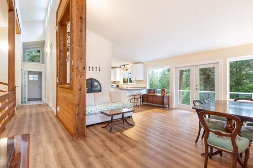 914 Gower Point Rd, Gibsons, BC, V0N1V3 | Card Image