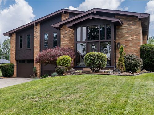 101 Regency Cir, New Kensington, PA, 15068-2329 | Card Image