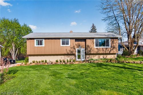 889 Pennys Drive, Brunswick, OH, 44212 | Card Image