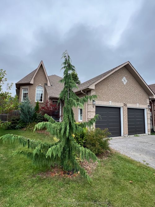 upper-23 Dunsmore Lane, Barrie, ON, L4M7A1 | Card Image