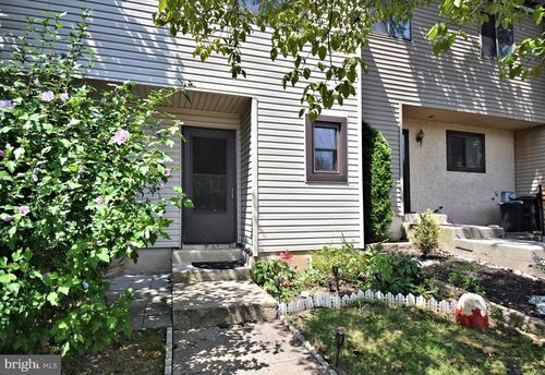 151 Knox Ct, HOLLAND, PA, 18966-2756 | Card Image