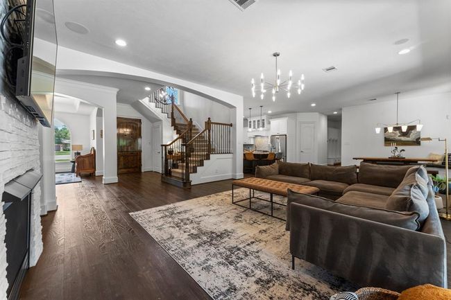 Open concept, family, kitchen and breakfast area! | Image 10