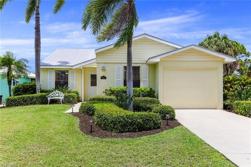 633 91st Ave N, Naples, FL, 34108-2422 | Card Image