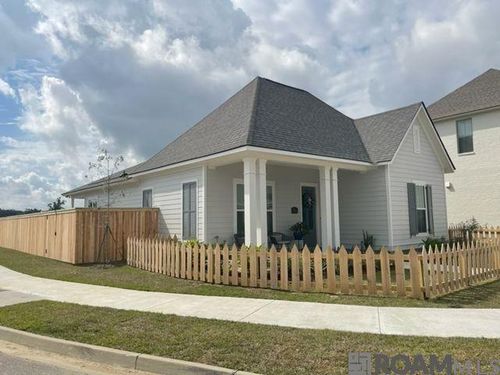 821 Conway Village Blvd, Gonzales, LA, 70737-8238 | Card Image
