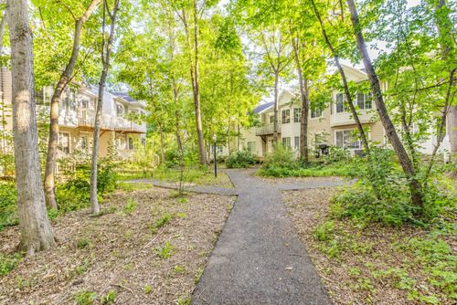 267 W Treehouse Ln, Round Lake, IL, 60073-3592 | Card Image