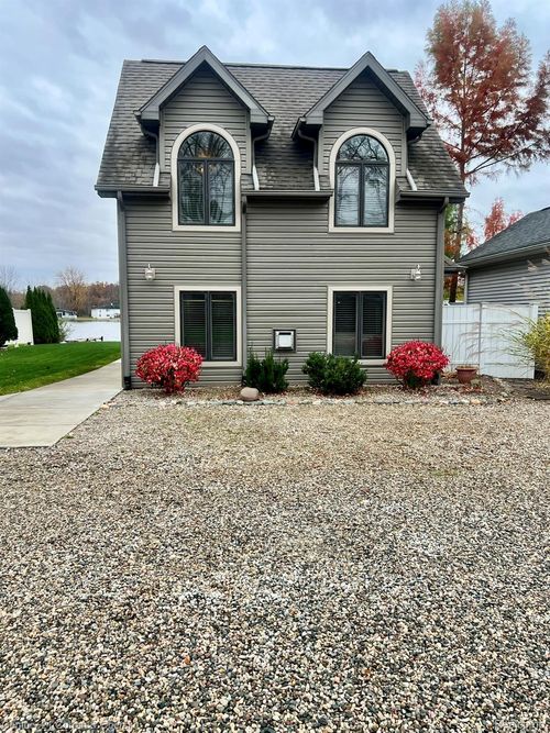 8065 S Portage Rd, Jackson, MI, 49201-8583 | Card Image