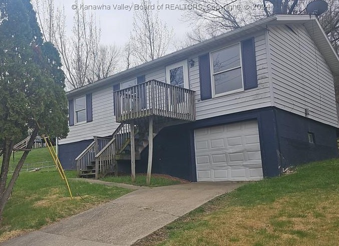 Mountain Rd, Charleston, WV 25303