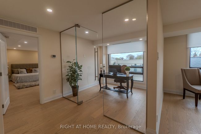 608 - 447 Walmer Rd, Condo with 3 bedrooms, 4 bathrooms and 2 parking in York ON | Image 24
