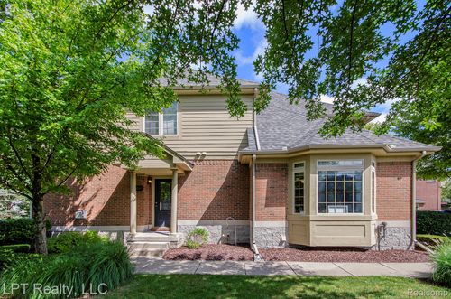 53043 Celtic Dr, Shelby Twp, MI, 48315-2135 | Card Image