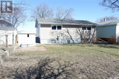 243 Dominion Rd, House other with 3 bedrooms, 2 bathrooms and null parking in Assiniboia SK | Image 2