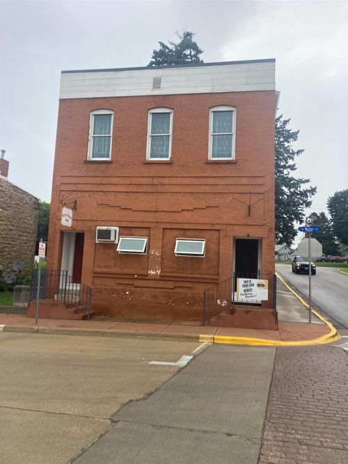 303 W Water St, Shullsburg, WI, 53586-9794 | Card Image