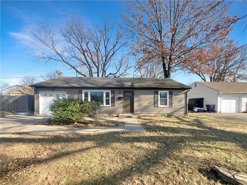 6705 N Charlotte St, Gladstone, MO, 64118-3464 | Card Image