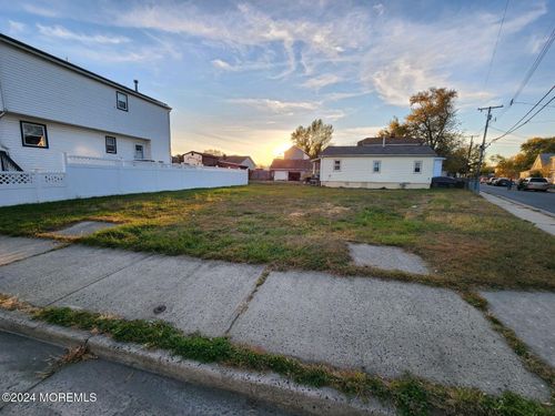 130 Seeley Ave, Keansburg, NJ, 07734-1378 | Card Image