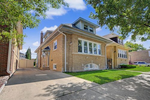 4945 W Addison Street, Chicago, IL, 60641 | Card Image