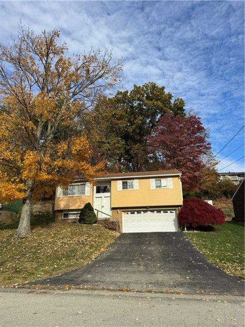 405 Diehl Dr, Mckeesport, PA, 15132-7416 | Card Image