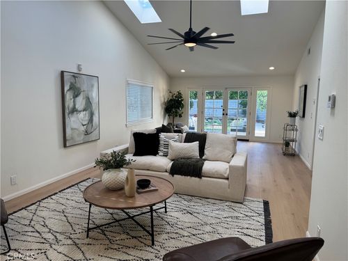 9521 Yolanda, Northridge, CA, 91324 | Card Image