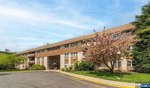 1111 River Rd, Edgewater, NJ, 07020-1335 | Card Image