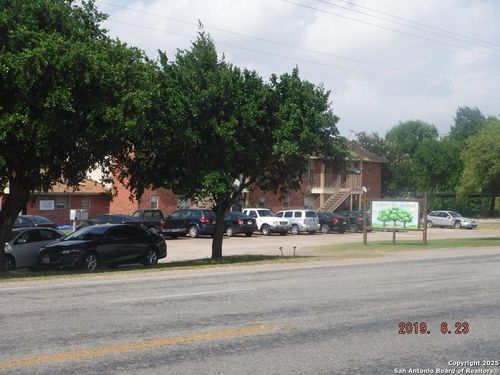 apt-b6-1705 S Washington St, Beeville, TX, 78102-6922 | Card Image